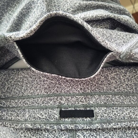 Lululemon Train Times Crop sz 4 Fractal Alpine Black - Picture 4 of 7